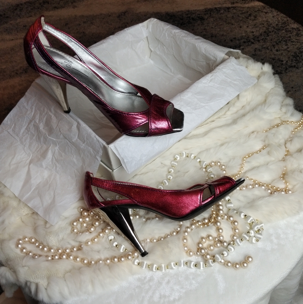 Linea Paolo Cut Out Pink Pumps